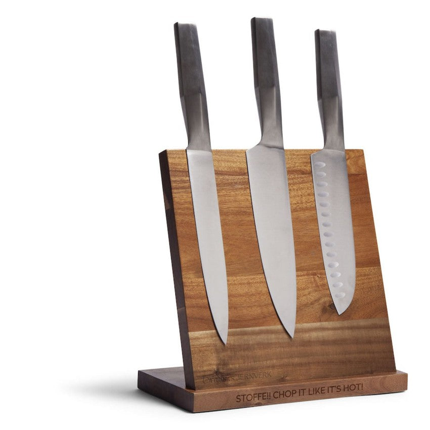 Graverat magnetiskt knivblock med 3 knivar från Orrefors Jernverk