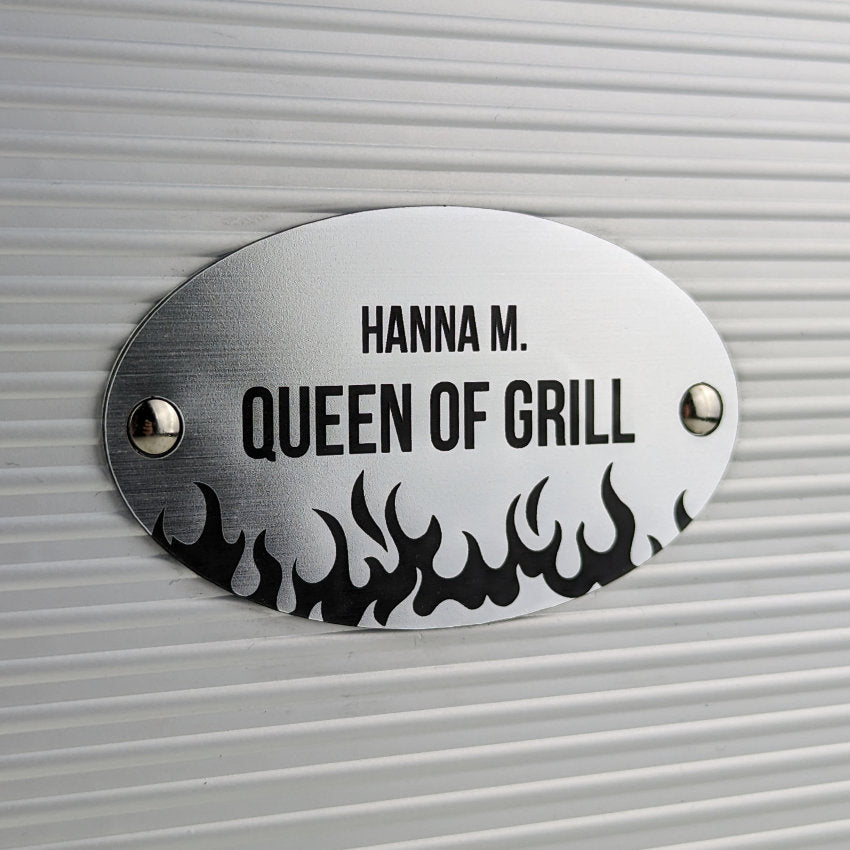 Grillset i aluminiumväska med gravyr - Flammor