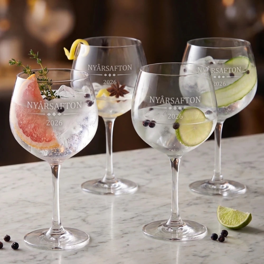 graverade glas med gin och tonic