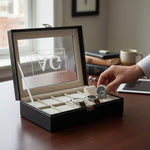 Miljöbild klocklåda med gravyr