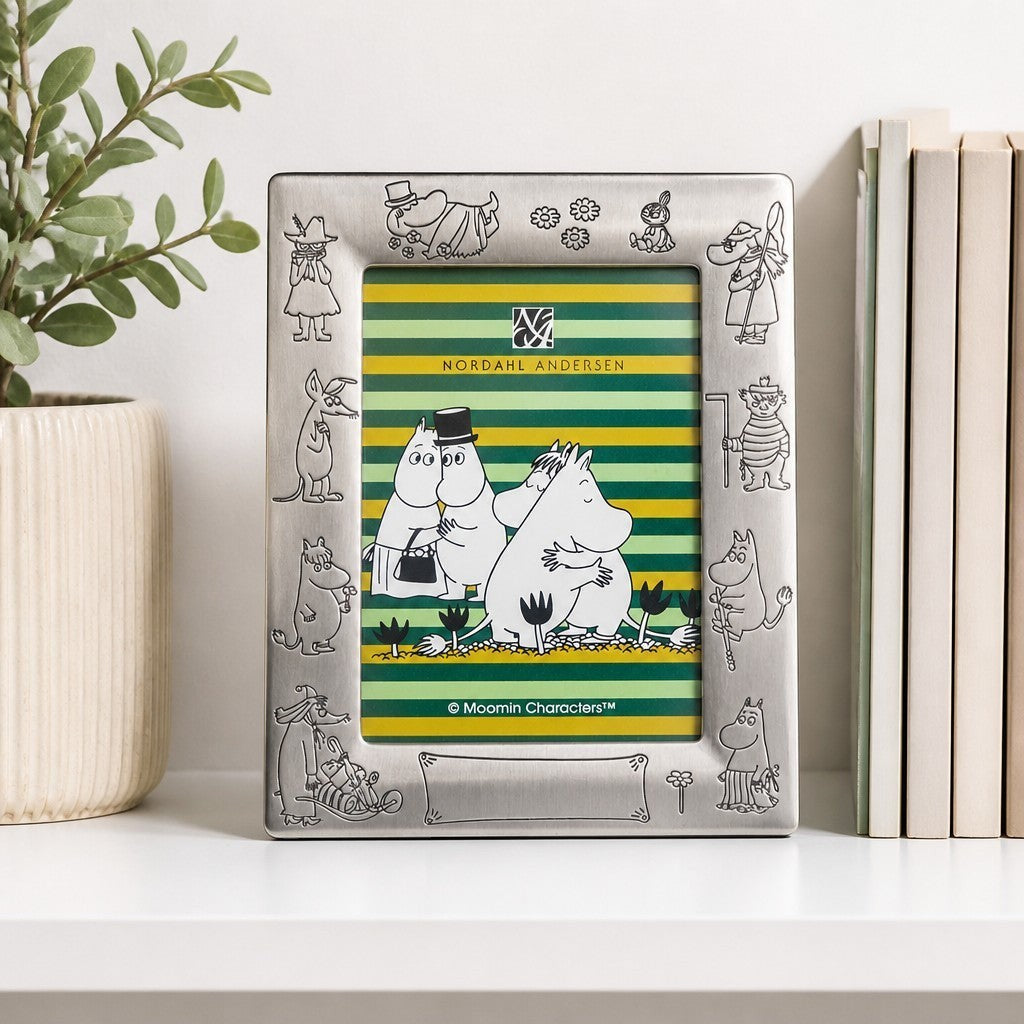 medgravyr Moomin metal photo frame with pewter-like finish and engraved character details for christening gifts