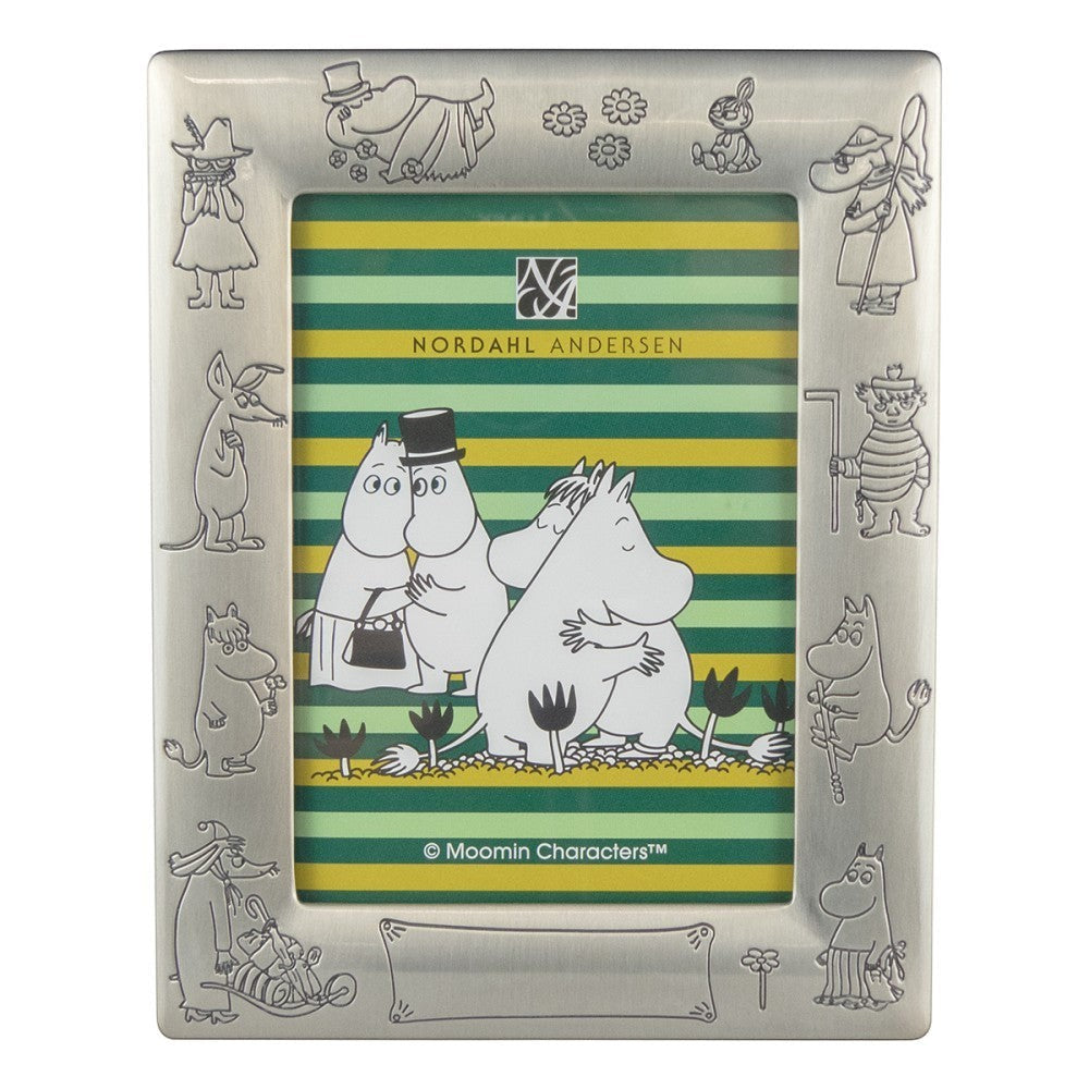 medgravyr Moomin photo frame in pewter-finish metal with engraved character details, perfect for christening gifts.