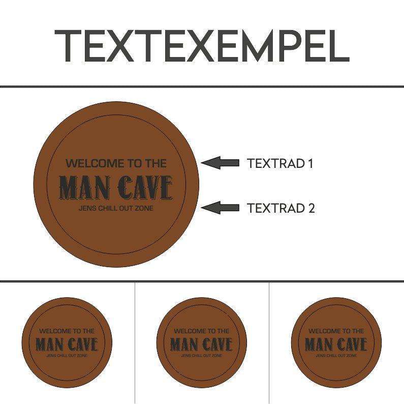 Glasunderlägg i trä med namn - Man cave