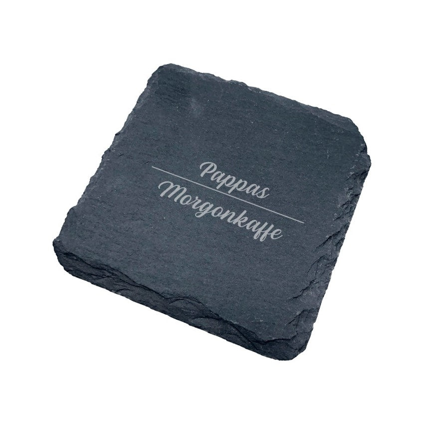 Personligt graverat skifferunderlägg med elegant design.