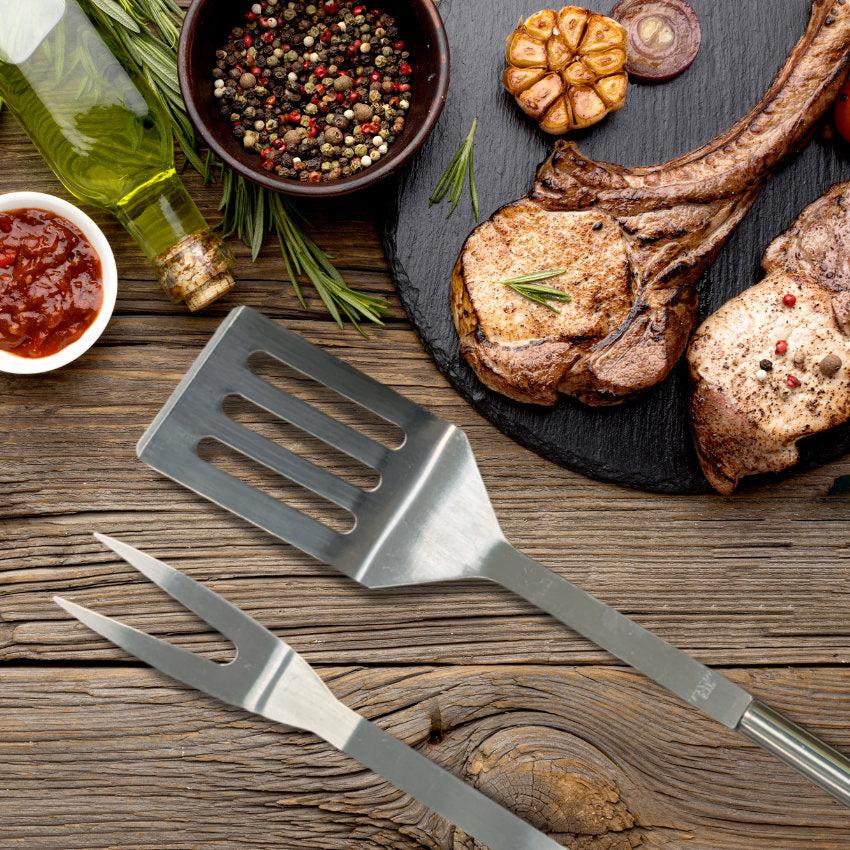 Grillsett med gravyr