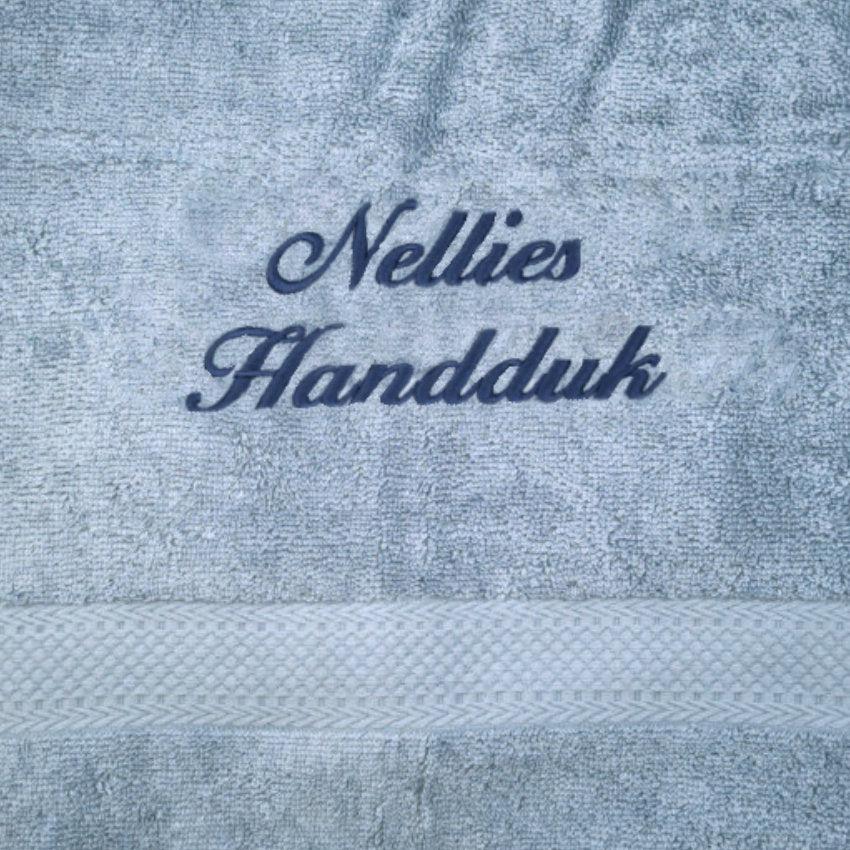 Handduk med namn - duvblå - kursiv text