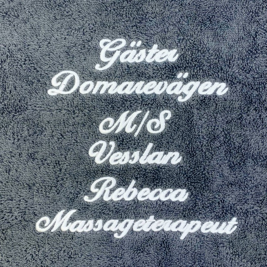 Handduk med namn - grå - kursiv text