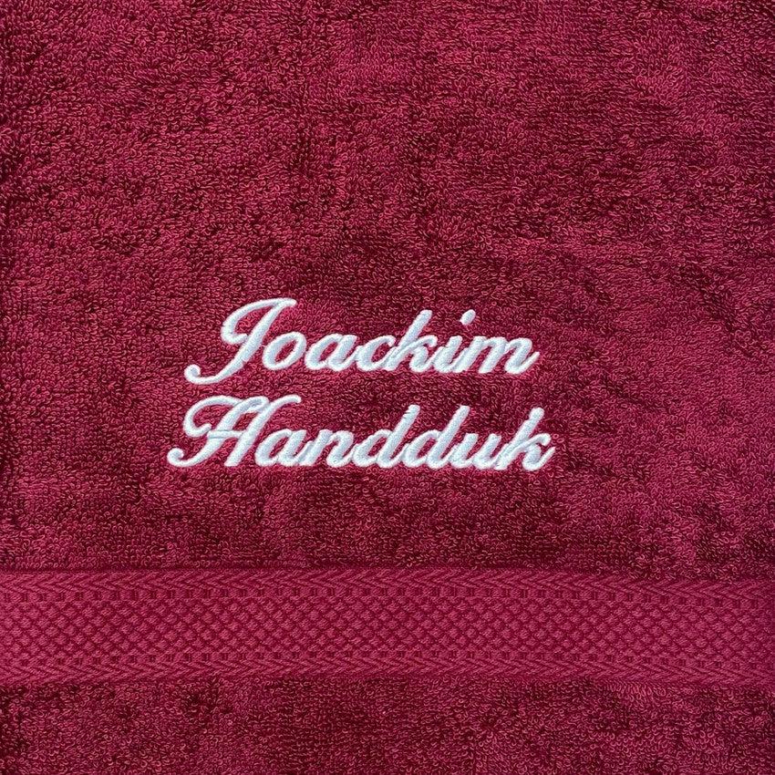 Handduk med namn - vinröd - kursiv text