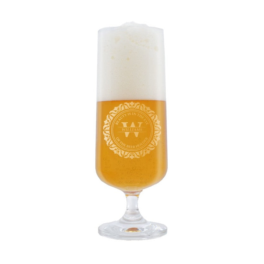 Ölglas med personlig gravyr i cirkeldesign, perfekt för pilsner och lager.