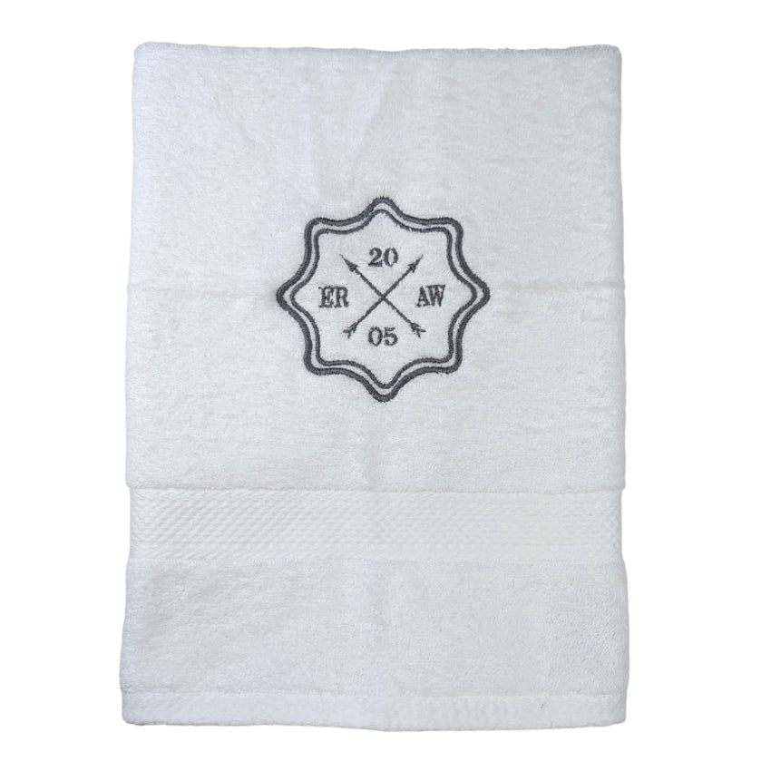 Handduk med emblem och initialer - vit